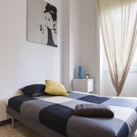 Private room for rent for €805 per month in Milan, Via Raffaello Bertieri