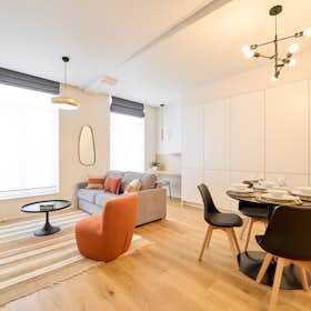 Apartment for rent for €3,910 per month in Brussels, Rue Sainte-Anne