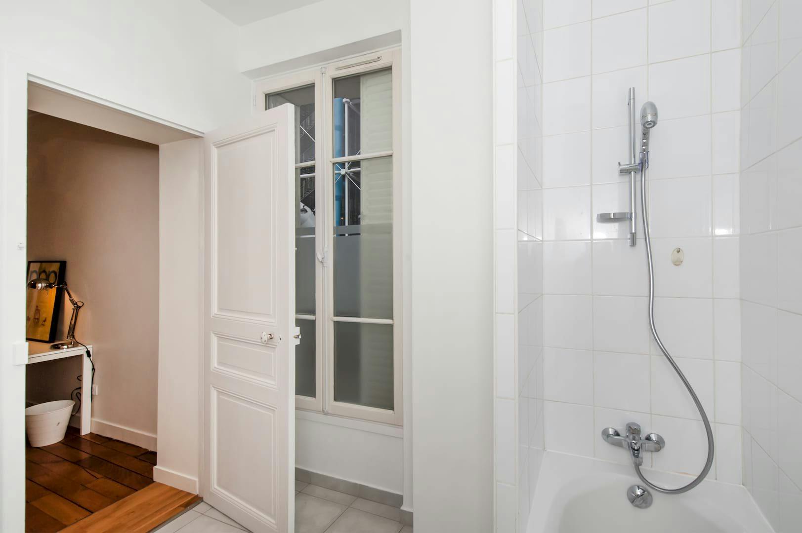 Single room Paris, 1 bed, 17m² — photo 1