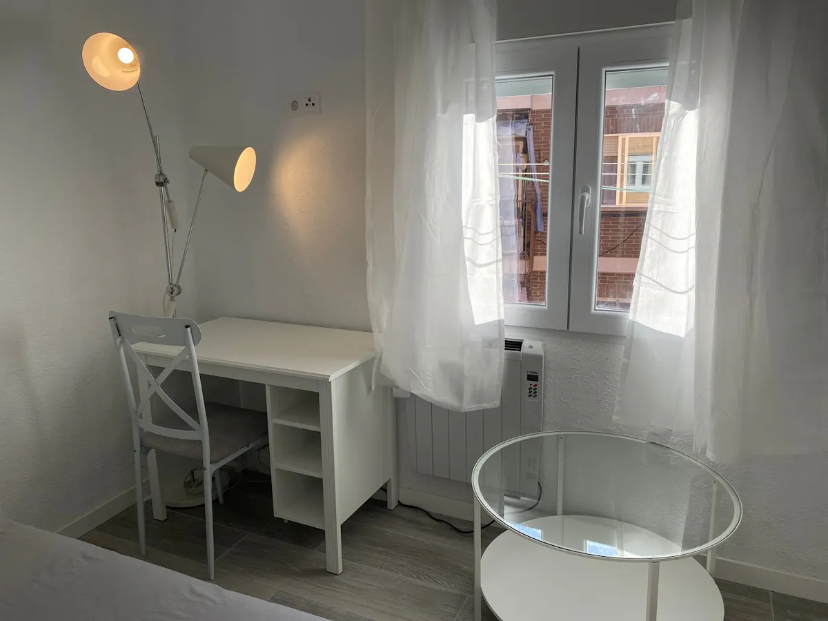 Private room in Calle del Topacio, Madrid (1474423) ROOM