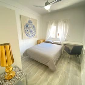 Private room for rent for €420 per month in Madrid, Calle del Topacio