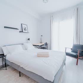 Private room for rent for €650 per month in Madrid, Paseo de la Virgen del Puerto