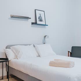 Private room for rent for €760 per month in Madrid, Paseo de la Virgen del Puerto