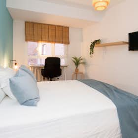 Private room for rent for €445 per month in Alcalá de Henares, Calle Carmen Descalzo