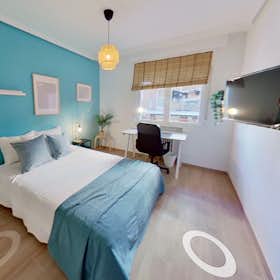 Private room for rent for €445 per month in Alcalá de Henares, Calle Carmen Descalzo