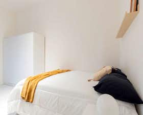 私人房间 正在以 €475 的月租出租，其位于 Turin, Via Breglio