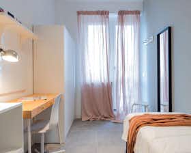 Private room for rent for €470 per month in Turin, Piazza Giosuè Carducci