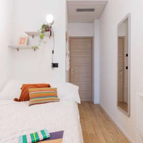 Private room for rent for €545 per month in Turin, Via Carlo Pedrotti