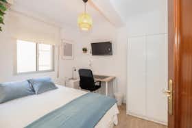 私人房间 正在以 €275 的月租出租，其位于 Jerez de la Frontera, Plaza Los Pinos