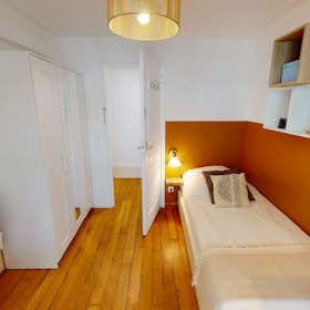 Private room for rent for €776 per month in Paris, Avenue des Ternes