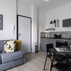Apartment for rent for €1,750 per month in Milan, Via Giovanni Battista Casella