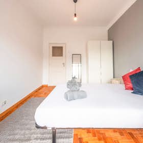 Private room for rent for €600 per month in Lisbon, Alameda das Linhas de Torres