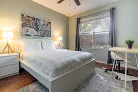 私人房间 正在以 $958 的月租出租，其位于 Austin, Glen Oaks Ct