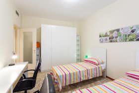 Shared room for rent for €364 per month in Milan, Via Carnia