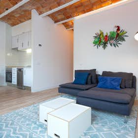 Apartment for rent for €2,095 per month in Barcelona, Carrer de la Indústria