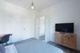 Privé kamer te huur voor € 817 per maand in Frankfurt am Main, Saalburgallee