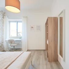 Private room for rent for €450 per month in Amadora, Rua Mouzinho de Albuquerque