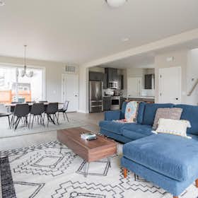 公寓 for rent for $4,118 per month in Hillsboro, SE Lostine Ln