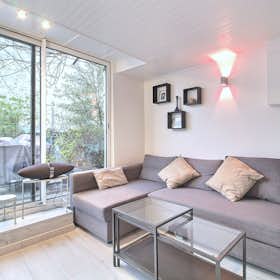 Apartment for rent for €1,908 per month in Paris, Rue de Montmorency