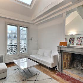 Apartment for rent for €2,068 per month in Paris, Rue Saint-Antoine