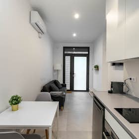 Apartment for rent for €995 per month in L'Hospitalet de Llobregat, Carrer d'Enric Prat de la Riba