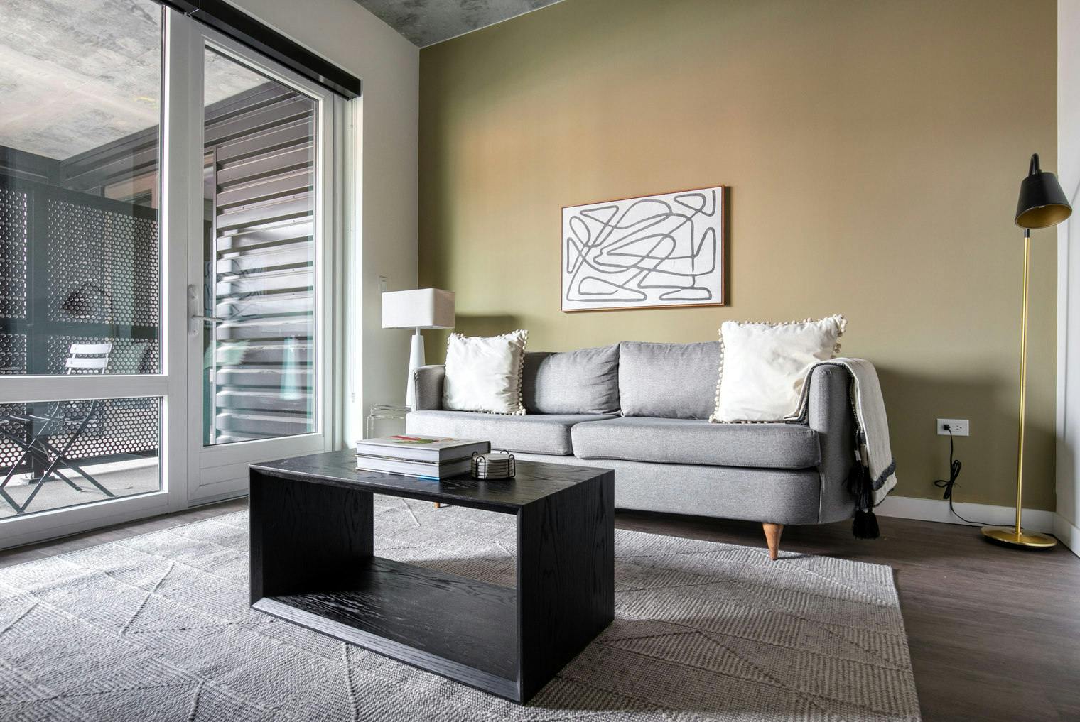 Appartamento in affitto a $9,569 al mese a Chicago, N Hudson Ave