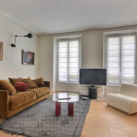 Apartment for rent for €2,592 per month in Paris, Rue de Navarin