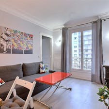 Apartment for rent for €1,590 per month in Paris, Rue Rouvet