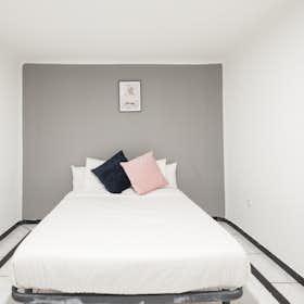 Private room for rent for €630 per month in Madrid, Calle de la Colegiata