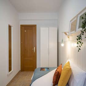 Private room for rent for €580 per month in Madrid, Calle de Bravo Murillo