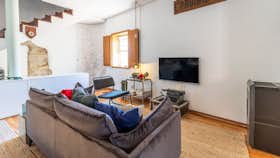 House for rent for €1,586 per month in Porto, Rua de Pelames