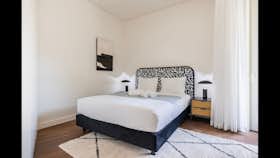 Apartment for rent for €1,726 per month in Lisbon, Rua Luciano Cordeiro
