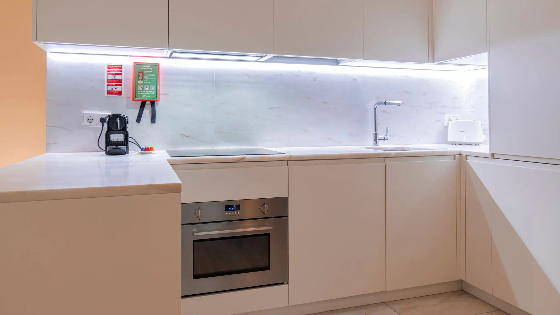 1-Bedroom Apartment in Rua do Crucifixo, Lisbon (1478048) ROOM 2