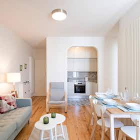 Apartment for rent for €2,006 per month in Porto, Rua do Duque de Loulé