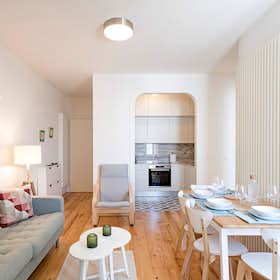 Apartment for rent for €2,464 per month in Porto, Rua do Duque de Loulé