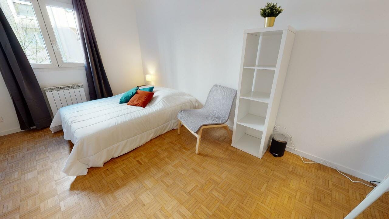 Single room Villeurbanne, 1 bed, 13m² — photo 1