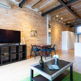 Apartment for rent for €1,600 per month in Barcelona, Carrer de l'Aurora