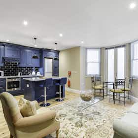 公寓 正在以 £3,016 的月租出租，其位于 London, Clapham Common West Side