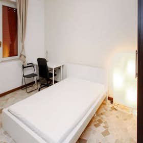 Private room for rent for €810 per month in Milan, Via Bartolomeo d'Alviano