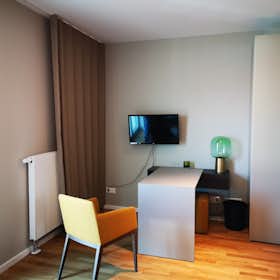Appartement à louer pour 1 041 €/mois à Berlin, Lindenstraße