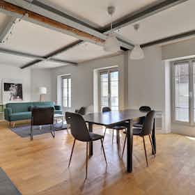 Apartment for rent for €2,438 per month in Paris, Avenue d'Italie