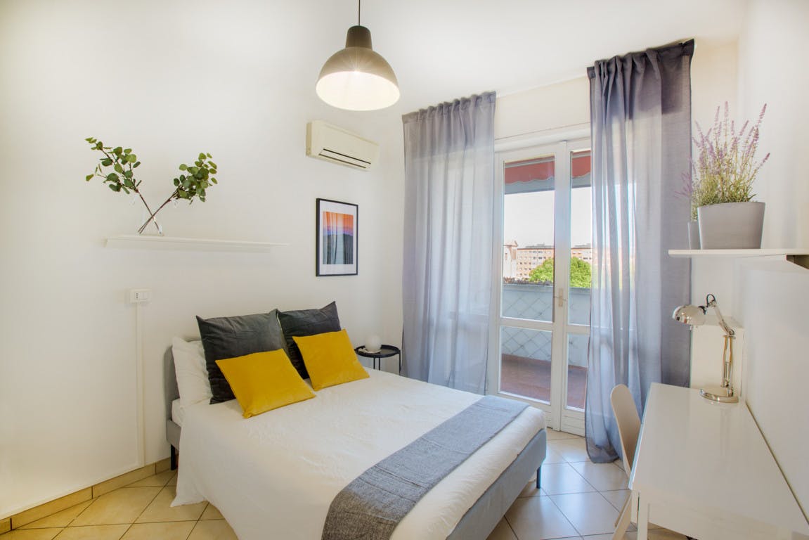 Via Federico Engels, Milan preview