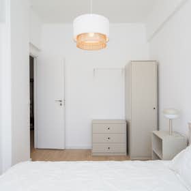 Отдельная комната сдается в аренду за 600 € в месяц в Seixal, Rua Padre António Vieira
