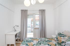 Отдельная комната сдается в аренду за 600 € в месяц в Seixal, Rua Padre António Vieira