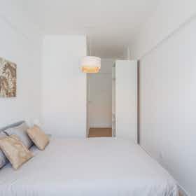 私人房间 正在以 €650 的月租出租，其位于 Seixal, Rua Padre António Vieira