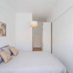 Отдельная комната сдается в аренду за 650 € в месяц в Seixal, Rua Padre António Vieira