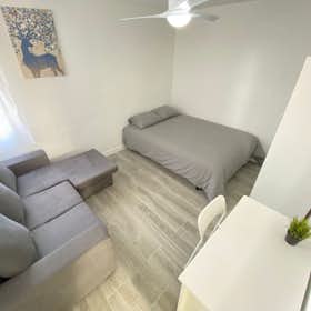 Private room for rent for €550 per month in Madrid, Calle del Mar de las Antillas