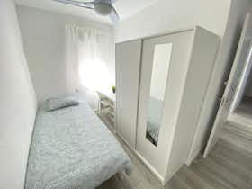 Privé kamer te huur voor € 360 per maand in Madrid, Calle del Mar de las Antillas