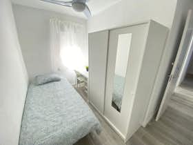 Private room for rent for €360 per month in Madrid, Calle del Mar de las Antillas