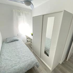Cameră privată de închiriat pentru 360 EUR pe lună în Madrid, Calle del Mar de las Antillas
